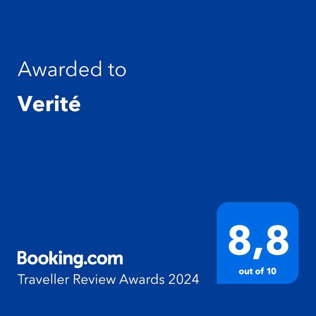 Verite 엠폴리 외부 사진